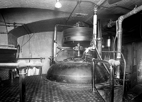 Macerator for destroying old and mutilated national banknotes after redemption.